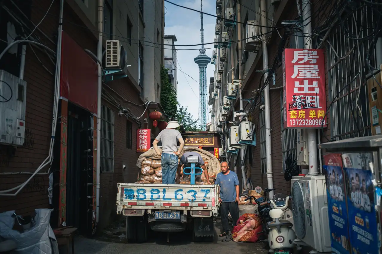 工业自动化系统集成中PLC与DCS选型对比分析