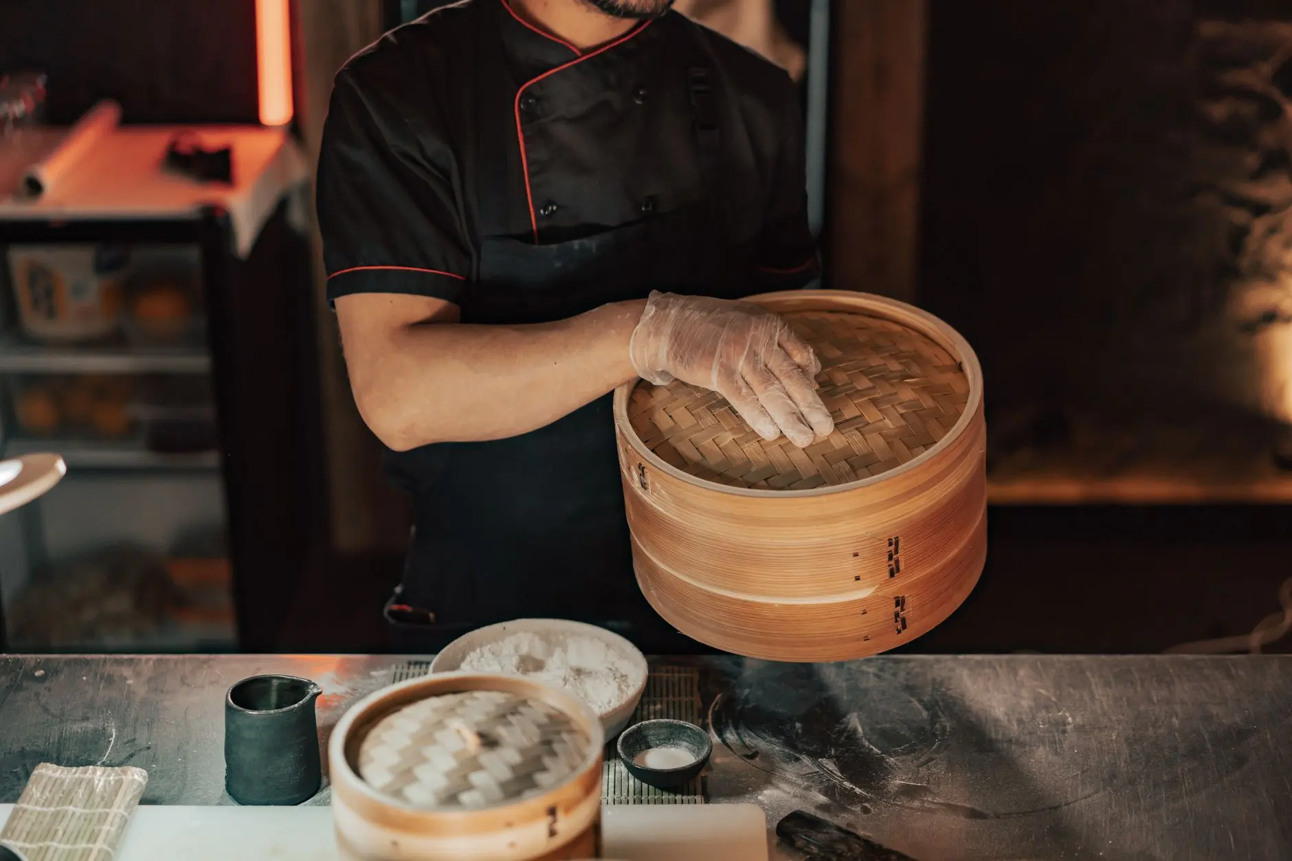 智能控制方案对比：PLC与DCS在设备升级中的选型建议