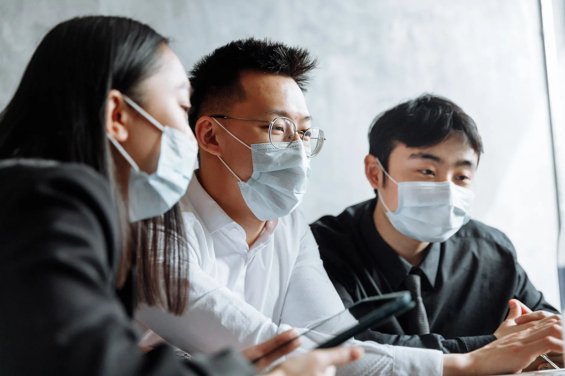 智能控制技术驱动下的工厂设备升级路径与实践